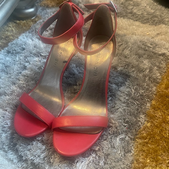 Size 7 - Picture 3 of 3